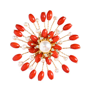 Broches Rojos de Alta Calidad Personalizados de Hongzhuo, Corsage de Flores para Mujer con Diseño de Estambres de Perla - Product Image 1