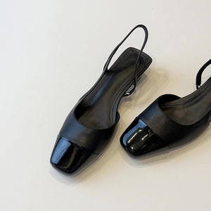 Sandales décontractées noires à talon bas de style français 2026 pour femmes, chaussures à bout fermé en cuir véritable épissé, sans talon, à la mode - Product Image 1