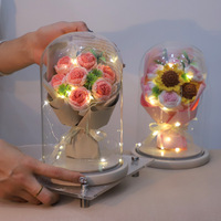 Bouquet de roses au crochet fait main sous cloche en verre – Décoration florale artificielle en fil – Cadeau de remerciement pour enseignant – Vente en gros