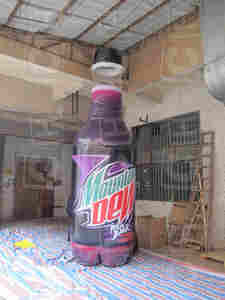 Giant Advertising <strong>Inflatable</strong> Drink Juice Bottle Shape <strong>Large</strong> Bottle <strong>Balloon</strong> for Outdoor Events - Product Image 6