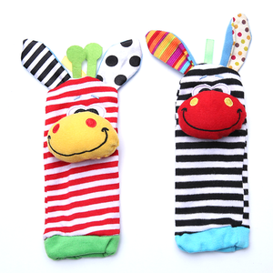 Ensemble <span class=keywords><strong>de</strong></span> hochets musicaux doux pour bébé avec design animal - Jouet couineur pour nouveau-né jusqu'à <span class=keywords><strong>4</strong></span> ans - <span class=keywords><strong>Cadeau</strong></span> - Product Image 3