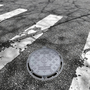 하이 퀄리티 D400 보이지 않는 500mm 철 맨홀 커버 가스 꽉 하수구 액세스 세련된 디자인 - Product Image 1