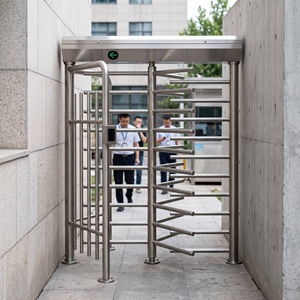Portillon tournant automatique pleine hauteur anti-escalade avec lecteur de carte RFID pour l'accès périmétrique des chantiers de construction et des usines - Product Image 6