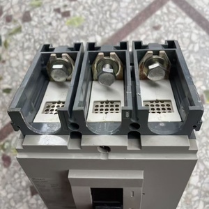Interruptor Automático NSC400K 3P 320A 100% Nuevo y Original con Materiales de Cobre y Plástico para Uso Industrial - Product Image 3