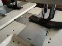 Machine à coudre industrielle à double aiguille à lit plat, certifiée CE, moteur puissant, grand crochet, prix abordable, pour le cuir