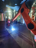 Nouveau bras de robot de soudage à six axes personnalisable avec PLC et système de suivi de la couture de soudage par moteur pour le soudage de cadres métalliques en petite atelier
