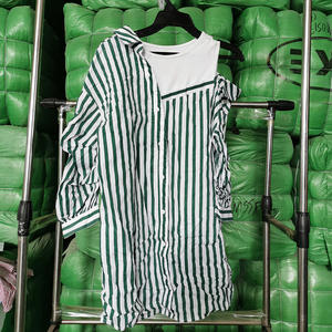 Lotto di <span class=keywords><strong>Abbigliamento</strong></span> Vintage di Alta Qualità di Seconda Mano in Buone Condizioni per <span class=keywords><strong>Negozi</strong></span> dell'Usato - Product Image 5