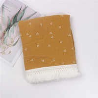 Couverture d'emmaillotage en mousseline de coton biologique 100% tissée avec motif de feuilles marines et étiquette personnalisée