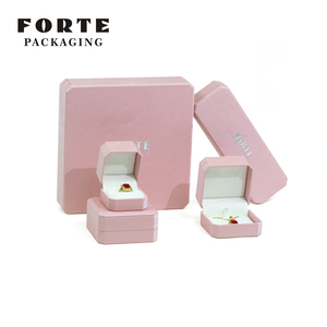 Caja de Joyería de Lujo FORTE Factory, Caja Rosa para Collares, Caja de Almacenamiento de Joyas de Cuero para Anillos, Juego de Cajas de Joyería Personalizables - Product Image 3