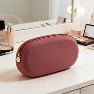 กระเป๋าเครื่องสำอางซิลิโคนทรงสี่เหลี่ยมผืนผ้าสุดหรูพร้อมซิป - Product Image 4