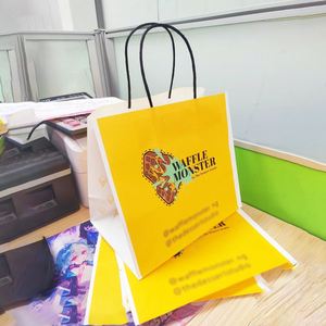 ถุงกระดาษคราฟท์สีน้ำตาลมาตรฐานรีไซเคิลได้สำหรับขายส่ง ขนาดใหญ่พิเศษ สีดำ สำหรับใส่ของขวัญหรือของชำร่วย พิมพ์โลโก้ตามสั่งได้ - Product Image 1