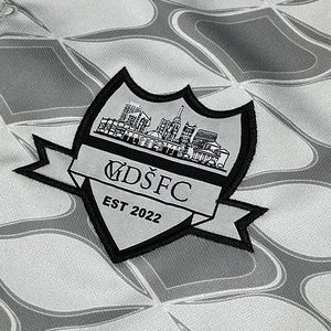 Camiseta de fútbol personalizada de alta calidad, diseño de logotipo de sublimación, camiseta de fútbol de tela de empalme Retro callejero - Product Image 3