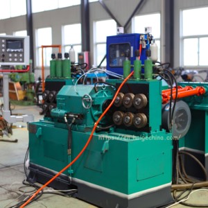Machine à peler les barres rondes prête à l'exportation pour l'élimination des couches d'oxyde, idéale pour les marchés maritimes - Product Image 1