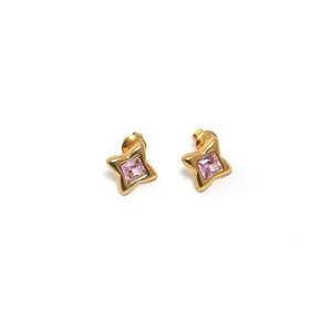 Pendientes de Moda con Cristales Rosados en Forma de Estrella, Acero Inoxidable 316L con Baño de Oro PVD - Product Image 1