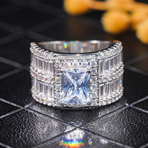 Anello Geometrico Quadrato dal Design Elegante per Donne, Gioiello di Lusso alla Moda, Regalo Chic - Product Image 3