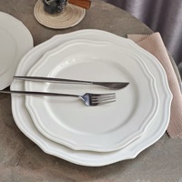 Assiette en céramique blanche pure en relief de dentelle antique française style Ins plat avancé pour dessert petit déjeuner assiette de service Dim Sum
