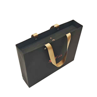 Boîte en papier rigide personnalisée, noire mate, de luxe, magnétique, écologique, recyclable, portable, avec logo en feuille estampée, pour emballage cadeau, avec poignée