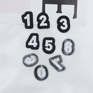Parches Bordados con Borde Negro en Tamaño Pequeño, Disponibles en Stock, Parches Termoadhesivos con Números para Gorras, Tela y Material de Resina - Product Image 2