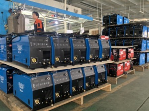 Machine à souder MIG de qualité professionnelle 220V 180A pour la maison et l'atelier, pour l'acier au carbone, avec contrôle synergique, modes gaz/sans gaz - Product Image 6