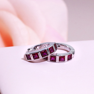Pendientes de Aro de Moissanita con Corte Princesa, Estilo Clásico, Elegante y Minimalista, Chapados en Plata y Oro de Tianyu Gems. - Product Image 4