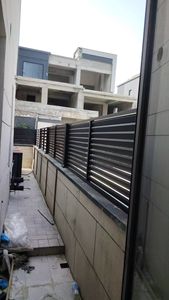 Plaque <span class=keywords><strong>de</strong></span> <span class=keywords><strong>sécurité</strong></span> <span class=keywords><strong>pour</strong></span> <span class=keywords><strong>balcon</strong></span> en aluminium peint à la poudre noire <span class=keywords><strong>Grille</strong></span> <span class=keywords><strong>de</strong></span> clôture <span class=keywords><strong>pour</strong></span> portail <span class=keywords><strong>de</strong></span> jardin Plaque <span class=keywords><strong>de</strong></span> clôture extérieure - Product Image 4