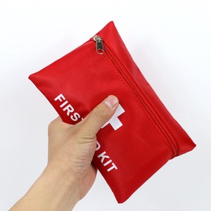 Venta Directa de Fábrica: Kit de Primeros Auxilios Rojo Portátil para Exteriores con Manual, Incluye Equipo Esencial de Emergencia - Product Image 1