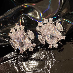 Orecchini a Perno Geometrici a Forma di Stella per Donne, Accessori per Orecchie Semplici per Uso Quotidiano, Outfit Casual e Regalo - Product Image 5