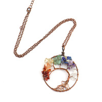 Vente en gros de collier arbre de vie en cristal naturel à sept chakras pendentif avec pierres concassées pour enfants quartz de guérison