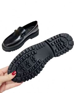 Plus Size New Casual Fashionable Thick Sole Set Foot Loafers Trendy British Style Business Leather <b>Shoes</b> Valentinoing - Product Image 3