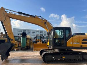 รถขุดตีนตะขาบขนาดกลางรุ่นใหม่ XE200GA น้ำหนัก 21.2 ตัน, เครื่องยนต์คัมมินส์, กำลัง 125 กิโลวัตต์, บุ้งกี๋ขนาด 0.93 ลูกบาศก์เมตร, ระบบไฮดรอลิกแบบไหลบวก - Product Image 1