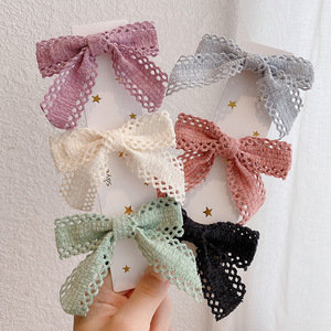 Nouvelle pince à cheveux en dentelle blanche avec nœud, idéale pour les franges latérales, super mignonne et éthérée, un incontournable pour les queues de cheval. - Product Image 1