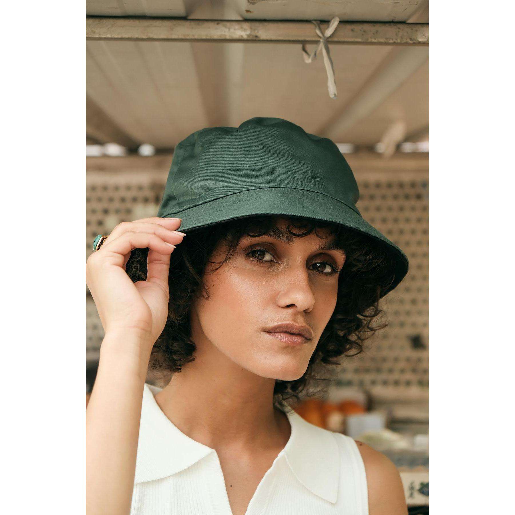 ยีนส์สีเบจอ่อน