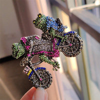 Nouvelle broche décorative vintage style industriel lourd, incrustée de diamants, motif Prince Grenouille, accessoire de vélo, badge