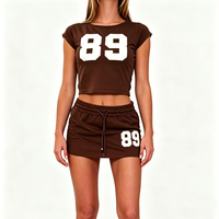 Ensemble de vêtements Y2K Streetwear avec imprimé numérique, haut court à manches courtes et jupe courte, ensemble décontracté et sportif marron assorti en deux pièces pour femmes