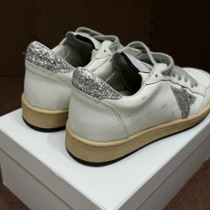 Giày Sneaker Da Thật GGBD Chính Hãng Màu Trắng, Chống Trơn Trượt Và Thoải Mái, Kiểu Dáng Giày Ván, Màu Vàng Bẩn, Phong Cách Đi Bộ - Product Image 2