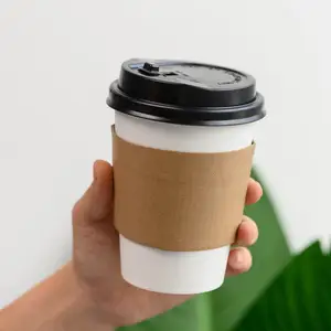 Cangkir kopi kertas panas dinding ganda terisolasi sekali pakai dengan tutup