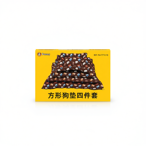 Set di Quattro Tappetini Antiscivolo per Cani con Motivo Quadrato sul Fondo - Product Image 2