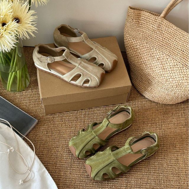 French-style Vintage Hollow-out Flat Sandals Womens Summer New Arrival Soft-soled Comfortable Versatile Roman Solid Color Cute