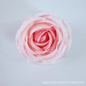 ดอกกุหลาบประดิษฐ์ Royal Rose ดอกไม้ผ้าไหมพลาสติกสำหรับตกแต่งงานแต่งงานและงานเทศกาล สไตล์โรแมนติกสมัยใหม่ - Product Image 5