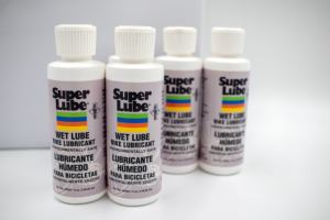 Lubrifiant anti-mousse de qualité alimentaire NSF H1 Super Lube S55204 Huile synthétique légère non toxique pour usage industriel - Product Image 6