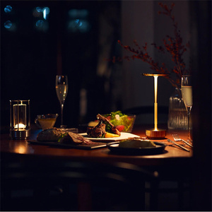 <span class=keywords><strong>Lampada</strong></span> da Tavolo <span class=keywords><strong>LED</strong></span> Moderna di Design per Esterni con Controllo Touch, <span class=keywords><strong>Senza</strong></span> <span class=keywords><strong>Fili</strong></span>, <span class=keywords><strong>Ricaricabile</strong></span>, Portatile per Ristoranti - Product Image 4