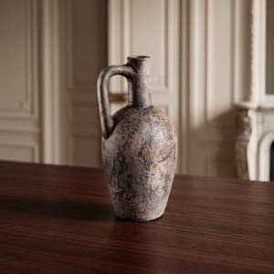 Jarrón alto de cerámica Wabi Sabi, con un solo asa y arcilla de textura rugosa, es perfecto para la decoración del hogar de estilo vintage. - Product Image 2