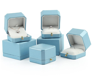 Caja de Joyería Octogonal de PU Personalizada, Exquisito Contenedor de Embalaje, Caja de Terciopelo para Collares en Rosa, Azul y Verde con Logotipo en Relieve - Product Image 3