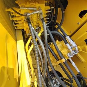 Excavatrice sur chenilles d'occasion Komatsu PC200-8 du Japon, modèle 2023, poids opérationnel de 20 tonnes, moteur japonais d'origine, super performances - Product Image 4