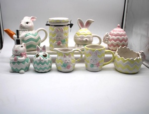 <span class=keywords><strong>Pichet</strong></span> <span class=keywords><strong>en</strong></span> céramique peint à la main <span class=keywords><strong>en</strong></span> forme de lapin de Pâques - Product Image 3