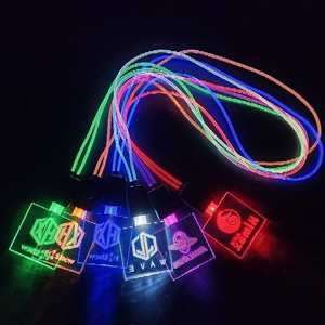 Badge lumineux LED clignotant rechargeable USB personnalisé pour bar, concert, festival, travail, carte d'identité, carte de visite, avec cordon - Product Image 1