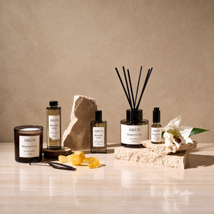 Ensemble de parfums d'intérieur Aikun Glass 5 pièces, bougie de 200 g, vaporisateur d'ambiance de 100 ml, flacon de parfum de 100 ml, diffuseur à bâtonnets de 200 ml, huile parfumée de 30 ml - Product Image 1