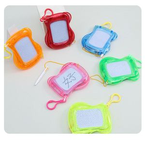 Mini tableau magnétique effaçable pour dessin et gribouillage, porte-clés de sac à dos, jouet transparent enroulable, cadeau pour fêtes d'anniversaire, en plastique - Product Image 2