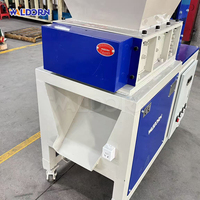 Broyeur compact automatique à double arbre pour déchets électroniques, cartes de circuits imprimés et matériaux électriques secs