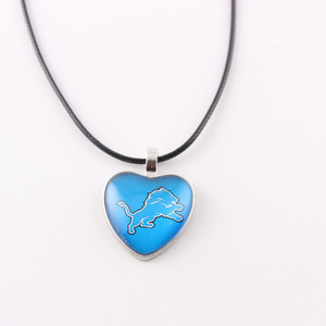 Хорошие продажи, спортивные аксессуары для футбольной команды, окрашенное маслом, ожерелье в форме сердца, логотип 32 команды - Product Image 6